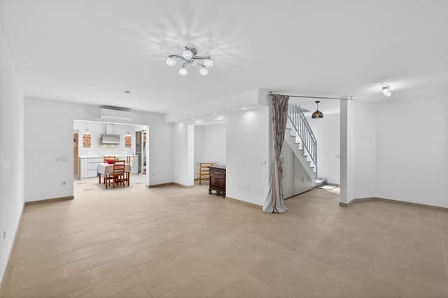 3 soveværelse Rækkehus til salg i Calahonda, Mijas med swimmingpool garage - € 459.000 (Ref: 9758227)