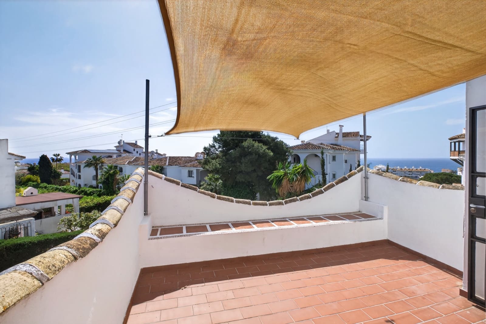 3 soveværelse Rækkehus til salg i Mijas Costa med swimmingpool garage - € 459.000 (Ref: 9758227)