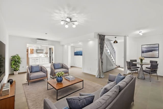 3 soveværelse Rækkehus til salg i Calahonda, Mijas med swimmingpool garage - € 459.000 (Ref: 9758227)