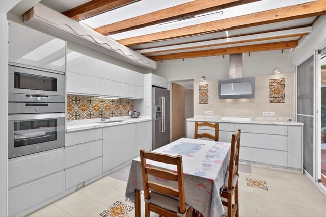 3 soveværelse Rækkehus til salg i Calahonda, Mijas med swimmingpool garage - € 459.000 (Ref: 9758227)