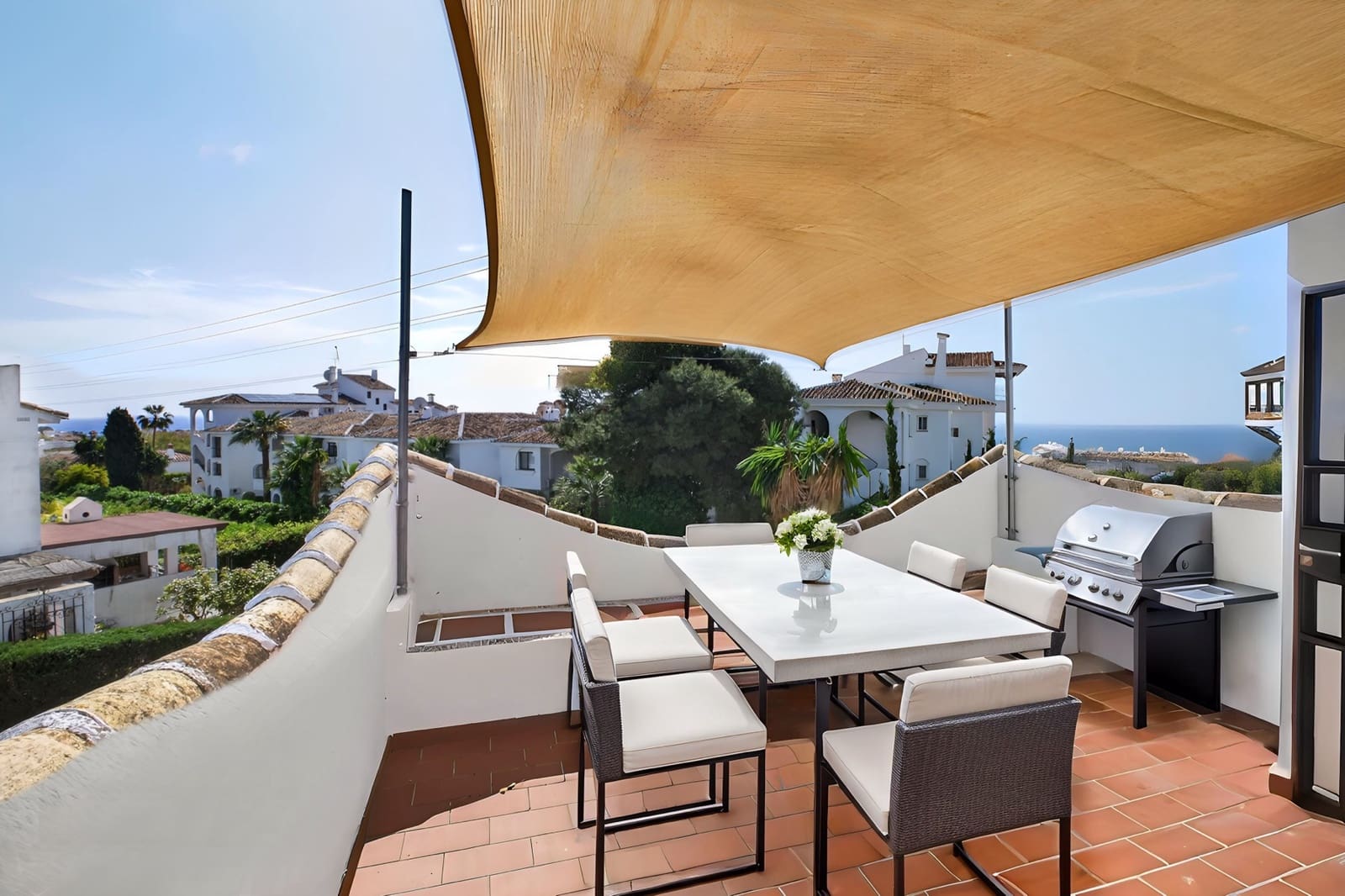 3 soveværelse Rækkehus til salg i Mijas Costa med swimmingpool garage - € 459.000 (Ref: 9758227)