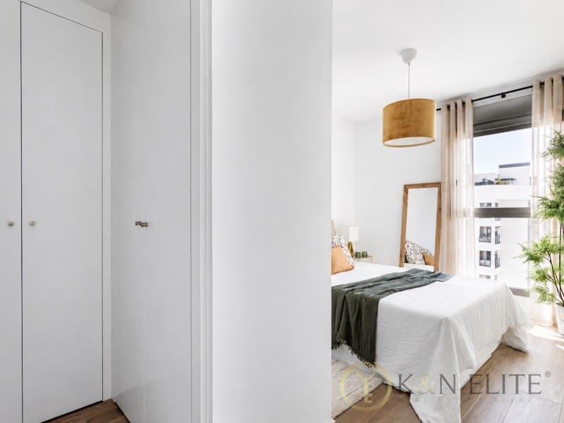 2 bedroom Flat for sale in Valencia city with pool garage - € 430,000 (Ref: 10109398)