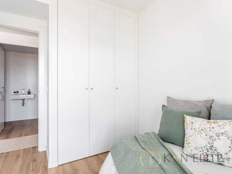2 bedroom Flat for sale in Valencia city with pool garage - € 430,000 (Ref: 10109398)