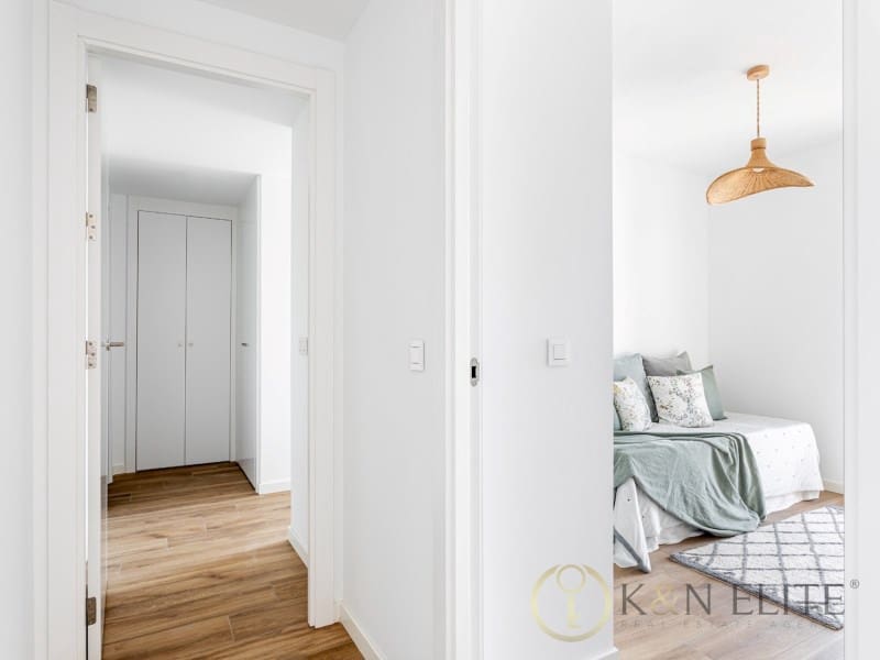 2 bedroom Flat for sale in Valencia city with pool garage - € 430,000 (Ref: 10109398)