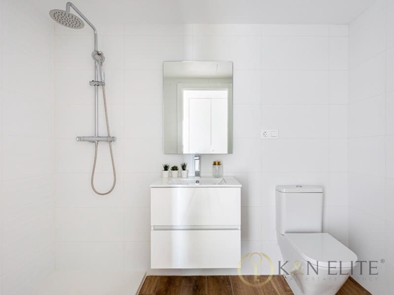 2 bedroom Flat for sale in Valencia city with pool garage - € 430,000 (Ref: 10109398)