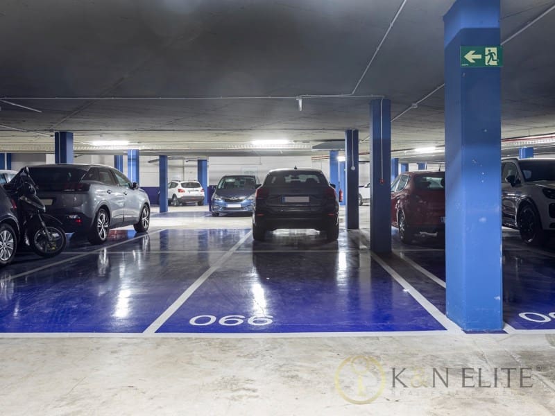2 bedroom Flat for sale in Valencia city with pool garage - € 430,000 (Ref: 10109398)