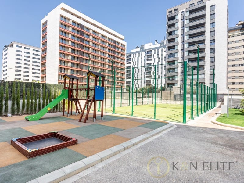 2 bedroom Flat for sale in Valencia city with pool garage - € 430,000 (Ref: 10109398)