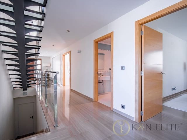 5 soveværelse Villa til salg i Calicanto, Godelleta med garage - € 928.000 (Ref: 9784765)