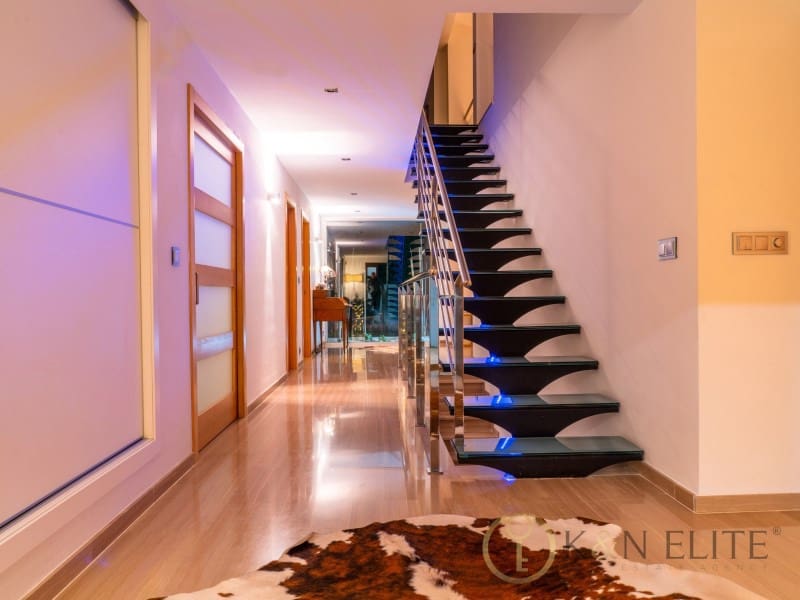 5 soveværelse Villa til salg i Godelleta med garage - € 928.000 (Ref: 9784765)