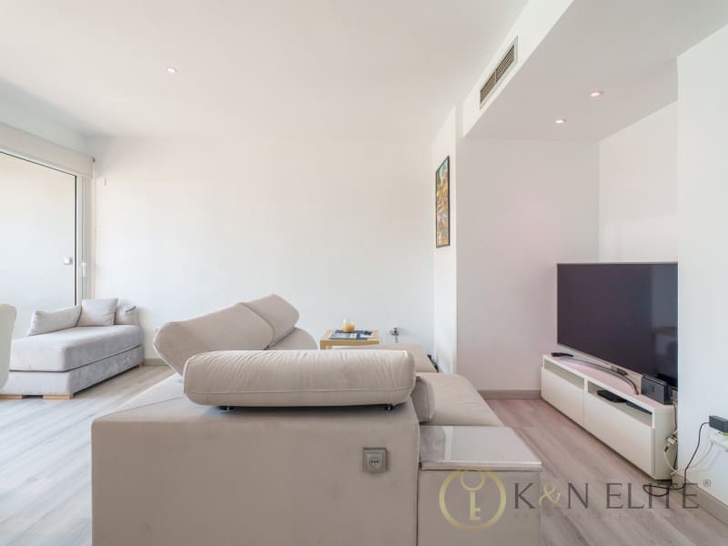 3 bedroom Flat for sale in Valencia city with pool - € 730,000 (Ref: 9784780)