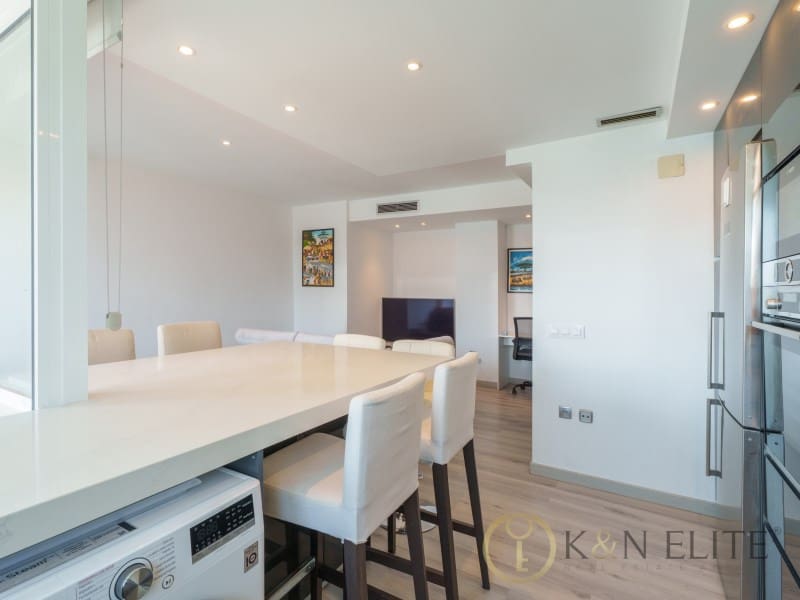 3 bedroom Flat for sale in Valencia city with pool - € 730,000 (Ref: 9784780)