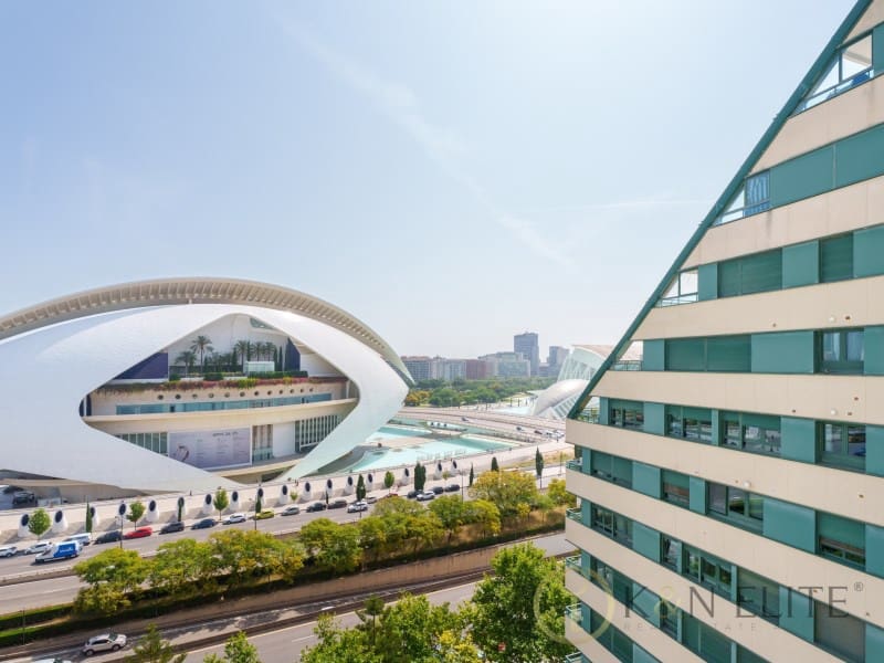 3 bedroom Flat for sale in Valencia city with pool - € 730,000 (Ref: 9784780)