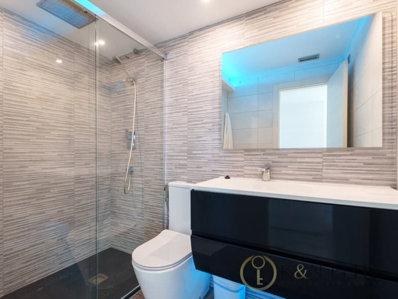 3 bedroom Flat for sale in Valencia city with pool - € 730,000 (Ref: 9784780)