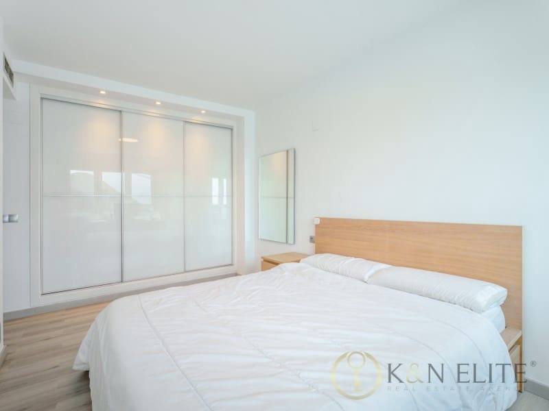 3 bedroom Flat for sale in Valencia city with pool - € 730,000 (Ref: 9784780)