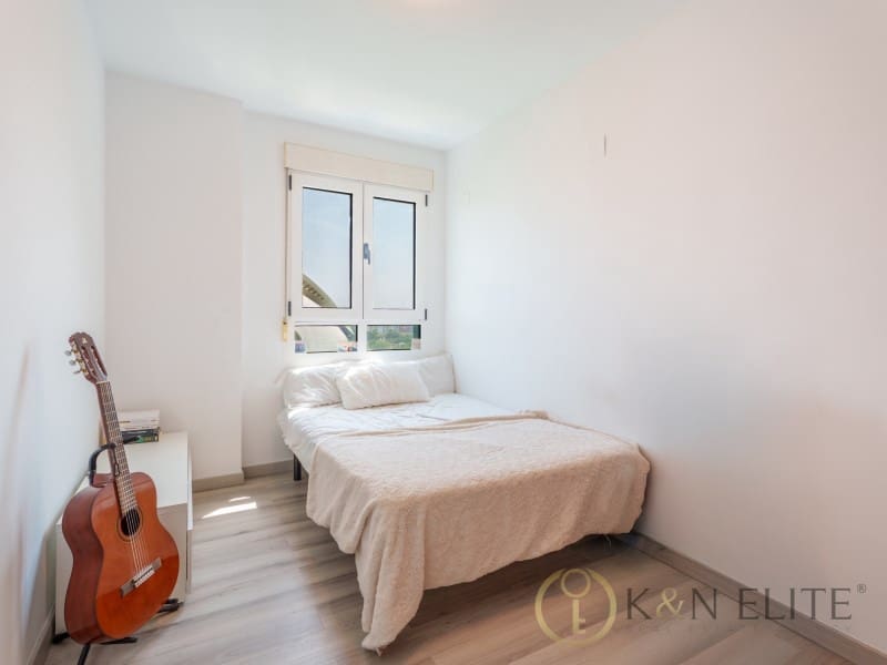 3 bedroom Flat for sale in Valencia city with pool - € 730,000 (Ref: 9784780)