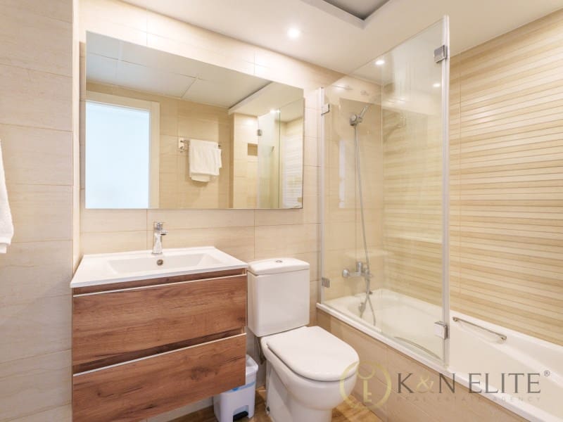 3 bedroom Flat for sale in Valencia city with pool - € 730,000 (Ref: 9784780)