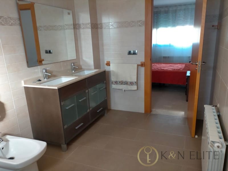 Omakotitalo myytävänä paikassa Gandia - 425 000 € (Ref: 9784797)