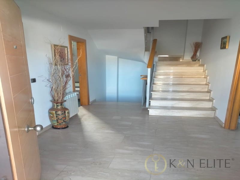 Omakotitalo myytävänä paikassa Gandia - 425 000 € (Ref: 9784797)