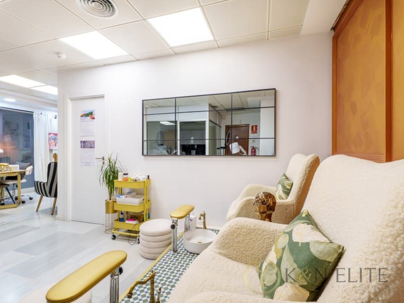 Kommersiell till salu i Valencia stad - 55 000 € (Ref: 9784880)