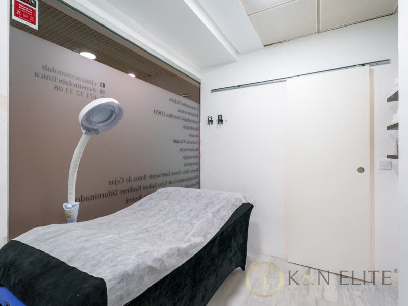 Kommersiell till salu i Valencia stad - 55 000 € (Ref: 9784880)