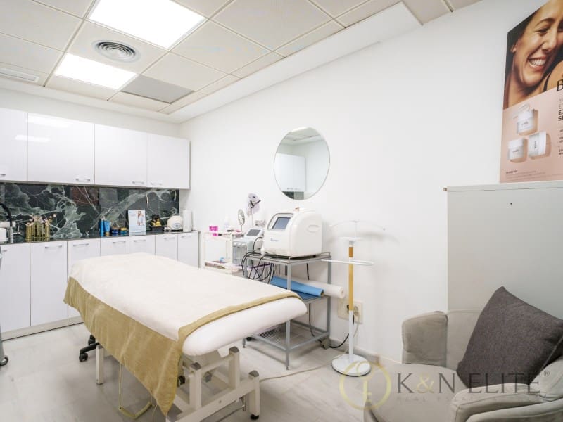 Kommersiell till salu i Valencia stad - 55 000 € (Ref: 9784880)