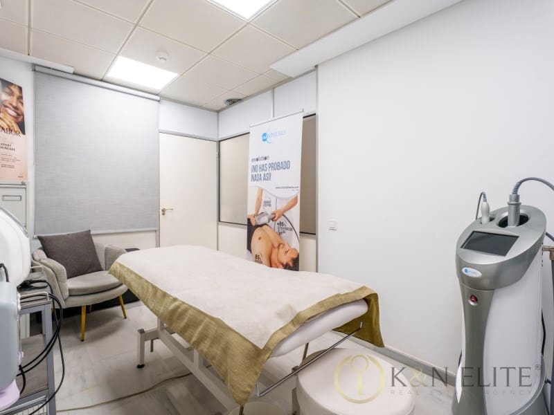 Kommersiell till salu i Valencia stad - 55 000 € (Ref: 9784880)