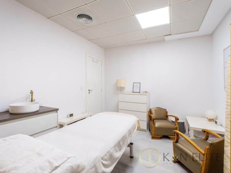 Kommersiell till salu i Valencia stad - 55 000 € (Ref: 9784880)