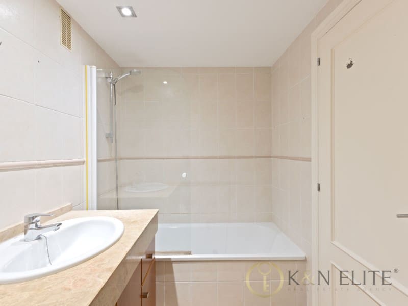 4 bedroom Penthouse for sale in Valencia city with garage - € 950,000 (Ref: 9861760)