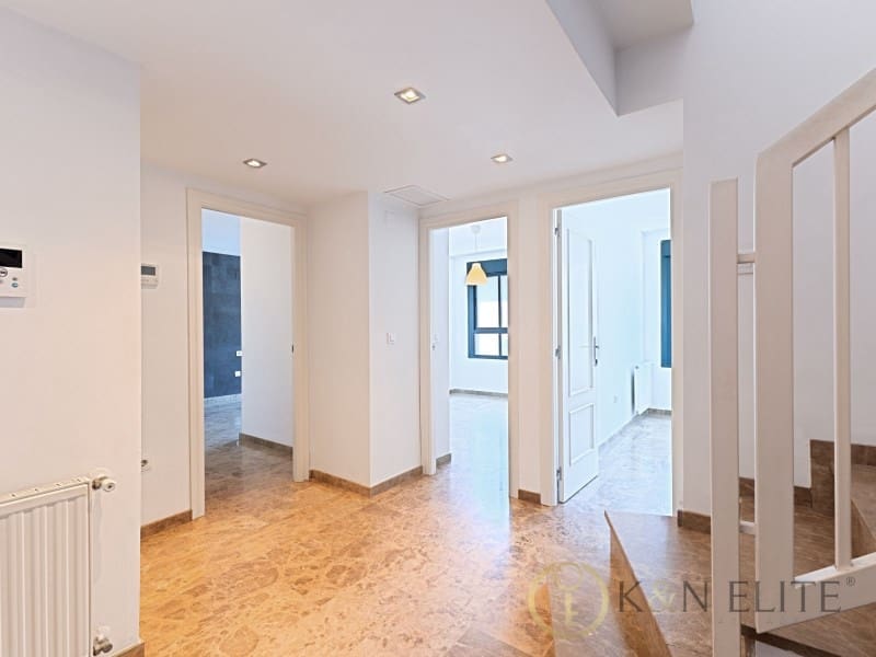 4 bedroom Penthouse for sale in Valencia city with garage - € 950,000 (Ref: 9861760)