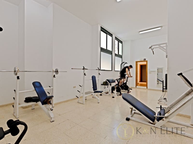 4 bedroom Penthouse for sale in Valencia city with garage - € 950,000 (Ref: 9861760)
