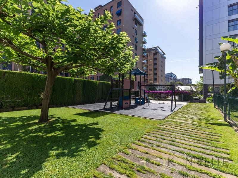 4 bedroom Penthouse for sale in Valencia city with garage - € 950,000 (Ref: 9861760)