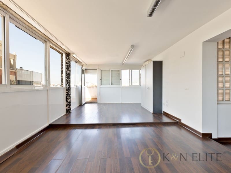 Penthouse for sale in Valencia city - € 650,000 (Ref: 9920113)