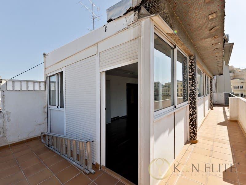 Penthouse for sale in Valencia city - € 650,000 (Ref: 9920113)