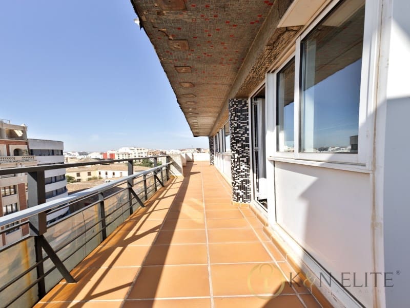 Penthouse for sale in Valencia city - € 650,000 (Ref: 9920113)