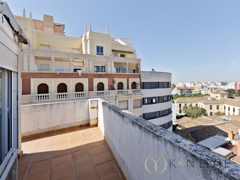 Penthouse for sale in Valencia city - € 650,000 (Ref: 9920113)