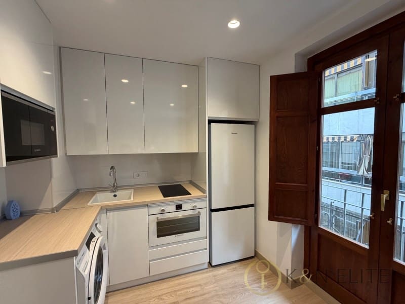 Flat for rent in Valencia city - € 1,150 (Ref: 9921949)