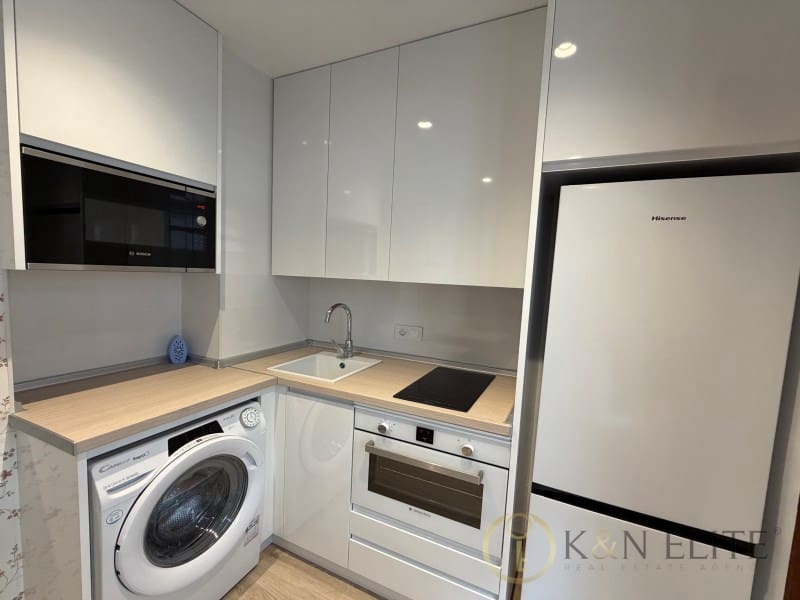 Flat for rent in Valencia city - € 1,150 (Ref: 9921949)