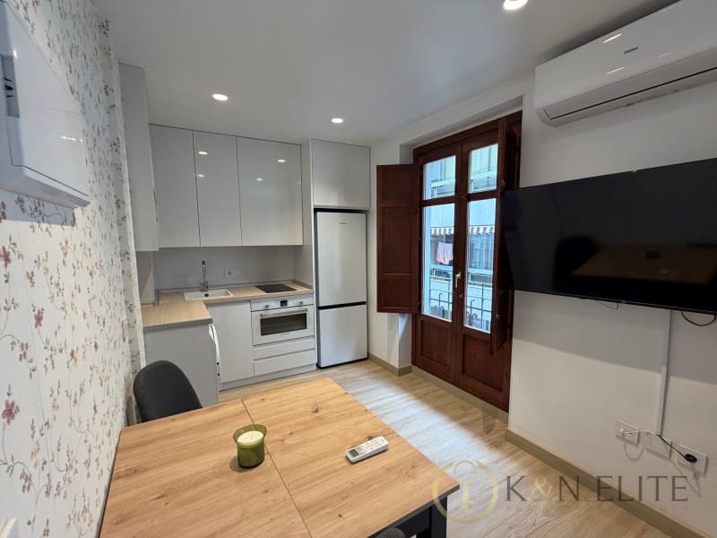 Flat for rent in Valencia city - € 1,150 (Ref: 9921949)