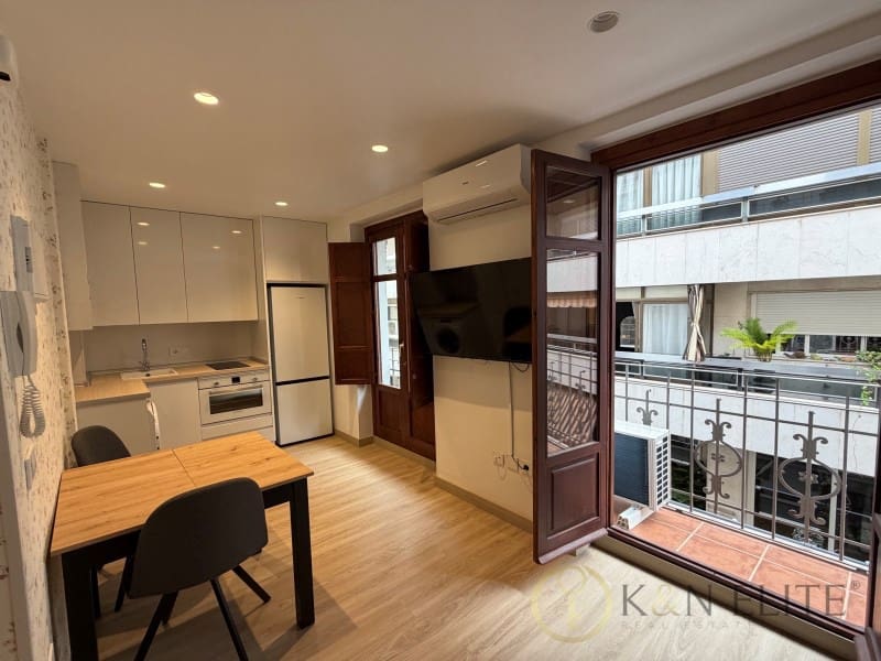 Flat for rent in Valencia city - € 1,150 (Ref: 9921949)