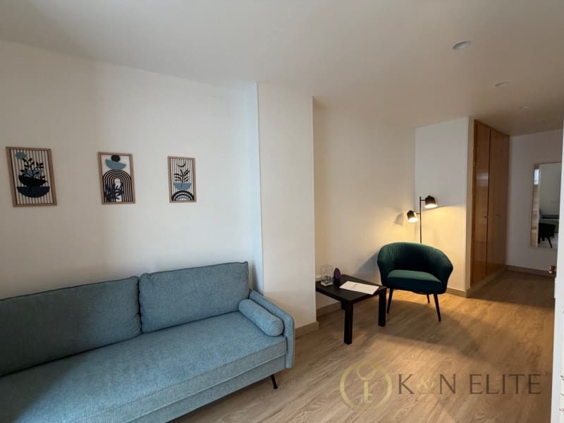 Flat for rent in Valencia city - € 1,150 (Ref: 9921949)