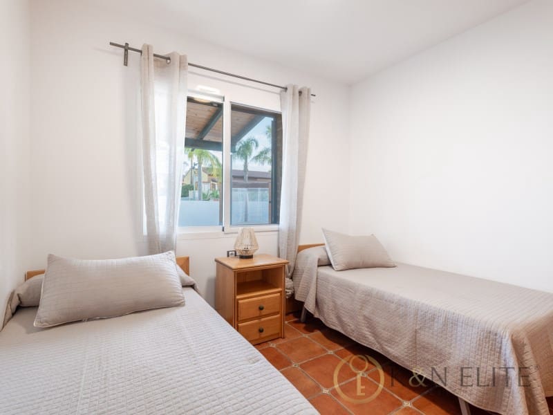 3 quarto Moradia para arrendar em Riba-roja de Turia com piscina garagem - 2 500 € (Ref: 9929069)