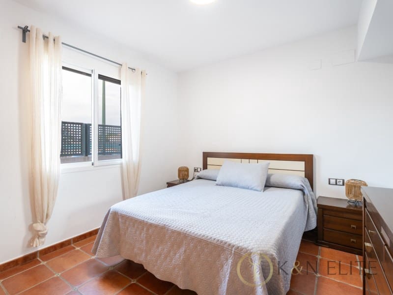 3 quarto Moradia para arrendar em Riba-roja de Turia com piscina garagem - 2 500 € (Ref: 9929069)