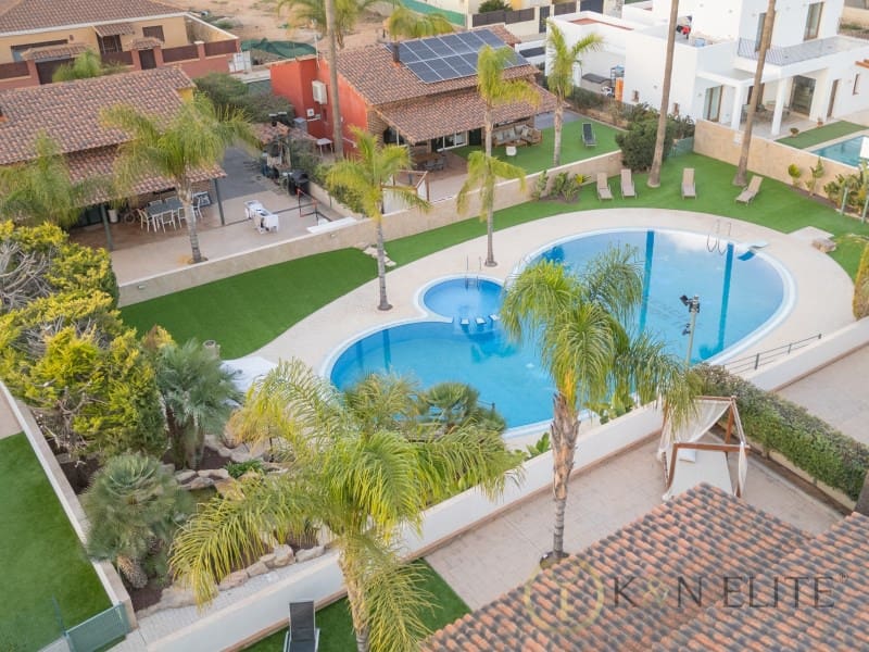 3 quarto Moradia para arrendar em Riba-roja de Turia com piscina garagem - 2 500 € (Ref: 9929069)