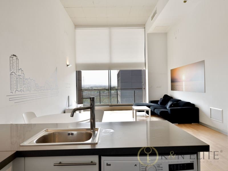 1 soverom Loft til leie i Valencia by med svømmebasseng garasje - € 1 350 (Ref: 9970325)