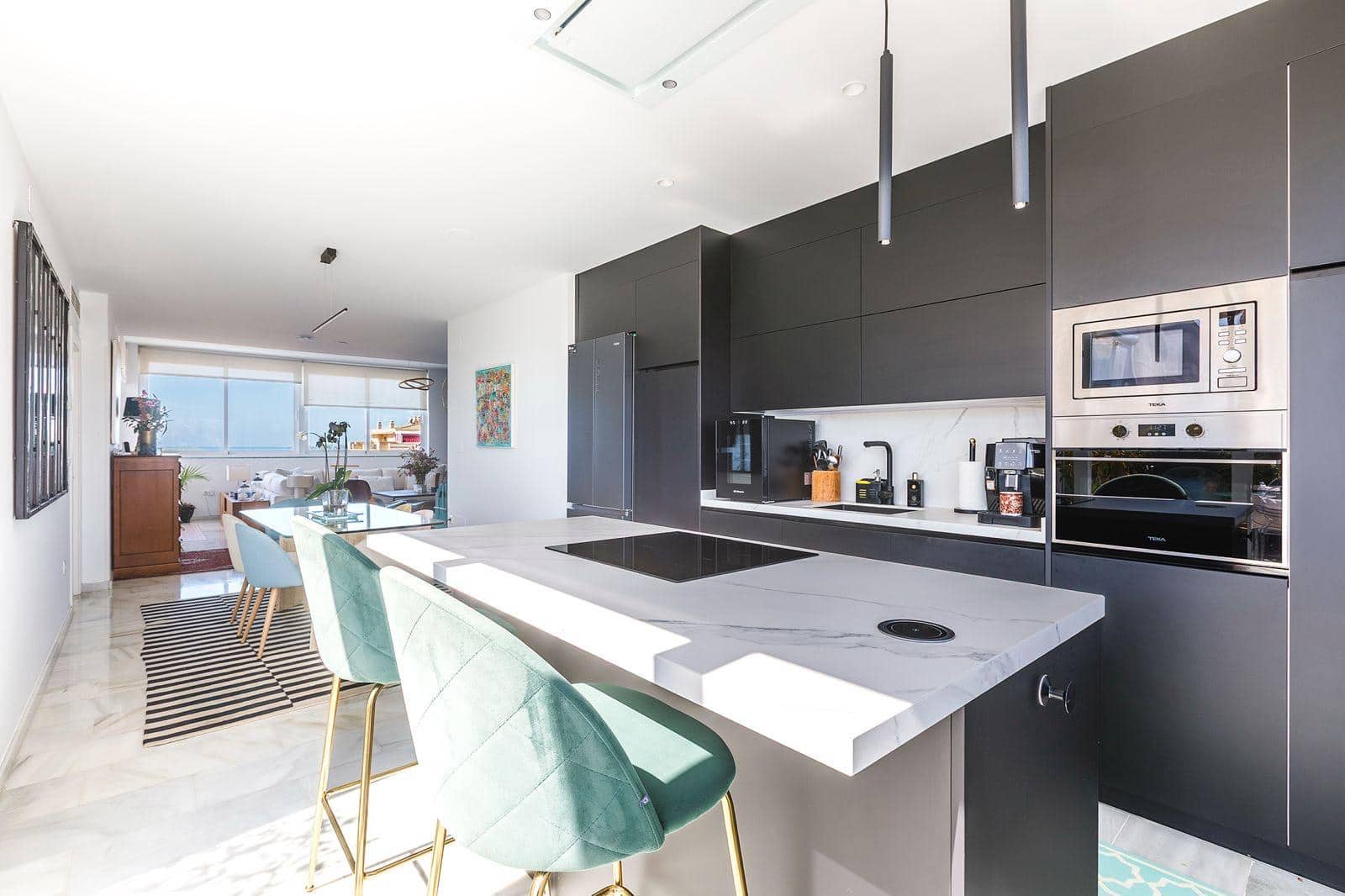 2 bedroom Penthouse for rent in Torre del Mar with pool garage - € 2,550 (Ref: 9765320)