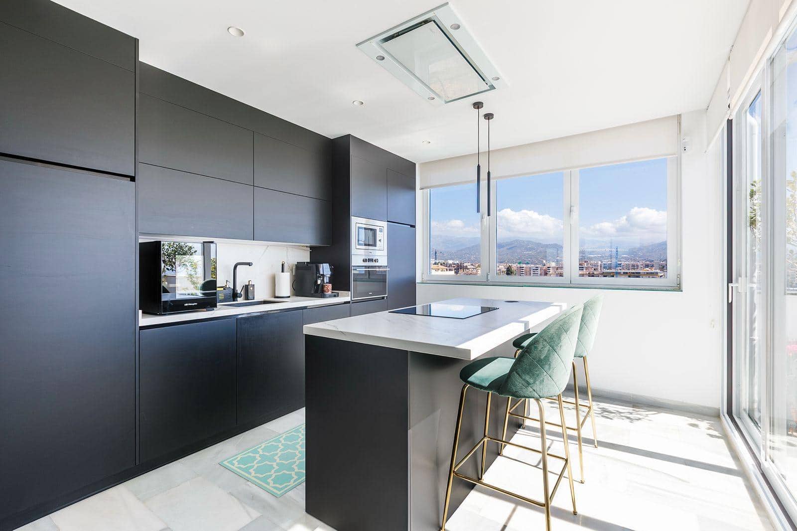 2 bedroom Penthouse for rent in Torre del Mar with pool garage - € 2,550 (Ref: 9765320)