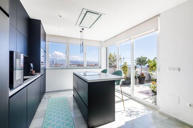 2 makuuhuone Kattohuoneisto vuokrattavana paikassa Torre del Mar, Vélez-Málaga mukana uima-altaan 
autotalli - 2 550 € (Ref: 9765320)