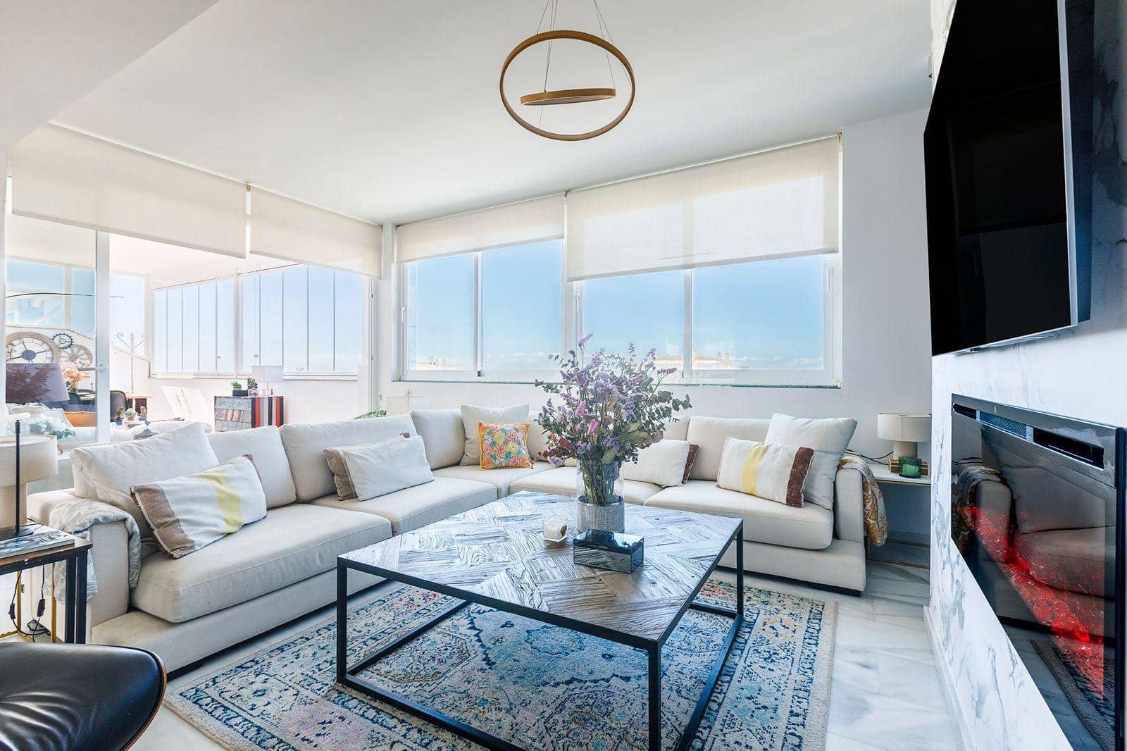 2 bedroom Penthouse for rent in Torre del Mar with pool garage - € 2,550 (Ref: 9765320)