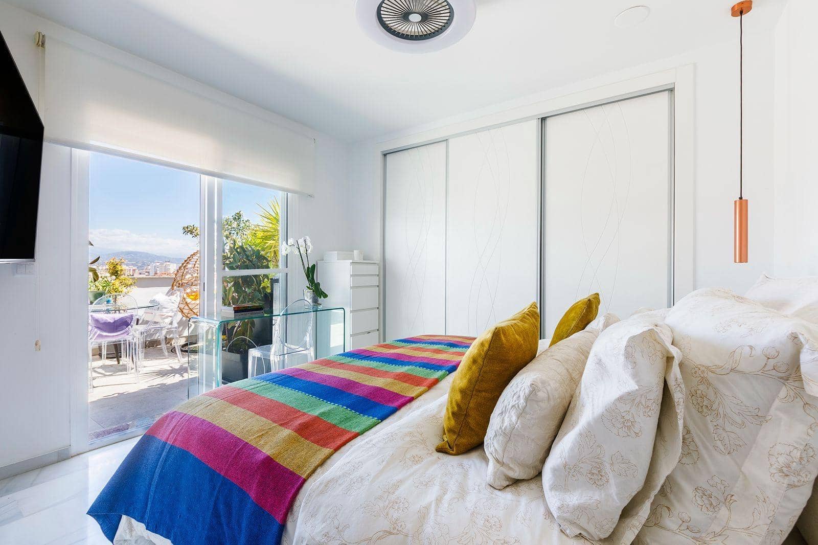 2 bedroom Penthouse for rent in Torre del Mar with pool garage - € 2,550 (Ref: 9765320)