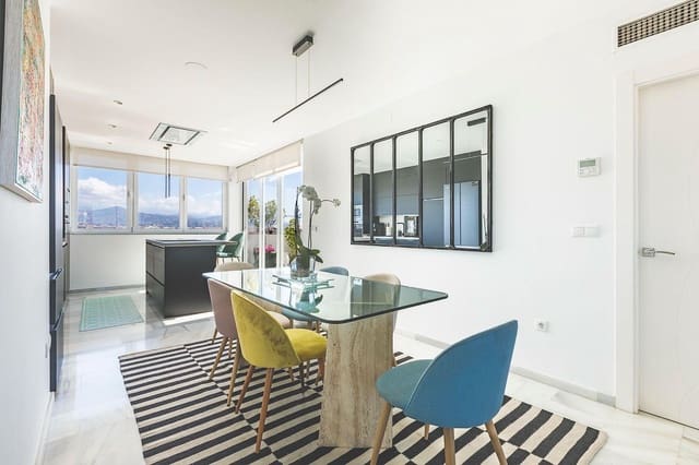 2 makuuhuone Kattohuoneisto vuokrattavana paikassa Torre del Mar, Vélez-Málaga mukana uima-altaan 
autotalli - 2 550 € (Ref: 9765320)